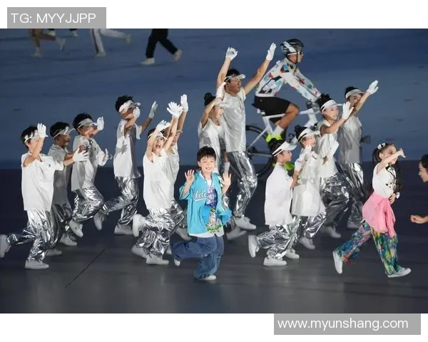 成都街舞队与深圳街舞队赛后复盘探讨团队协作的成功与不足之处